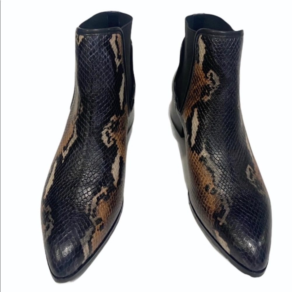 Donald J. Pliner Dyla DoubleGored Leather Bootie 9